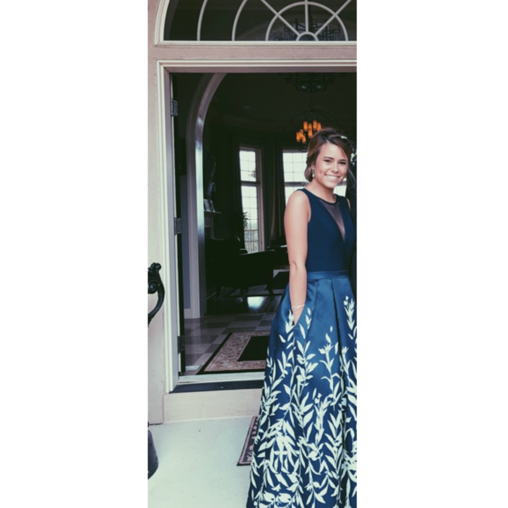 Beautiful Blue Prom Dress w Pockets